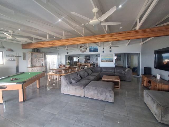 5 Bedroom House For Sale in Bazley Beach