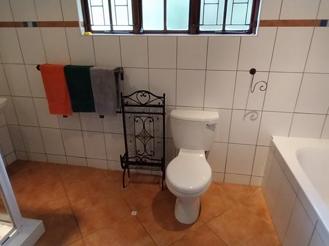5 Bedroom House For Sale in Bazley Beach
