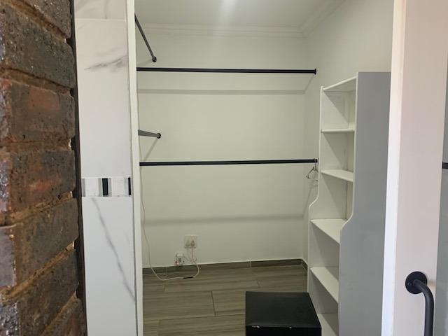 5 Bedroom House For Sale in Bassonia