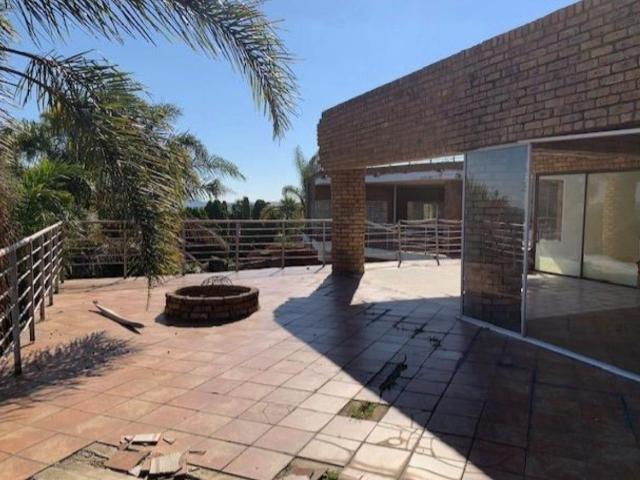 5 Bedroom House For Sale in Bassonia