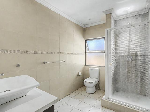 5 Bedroom House For Sale in Beverley