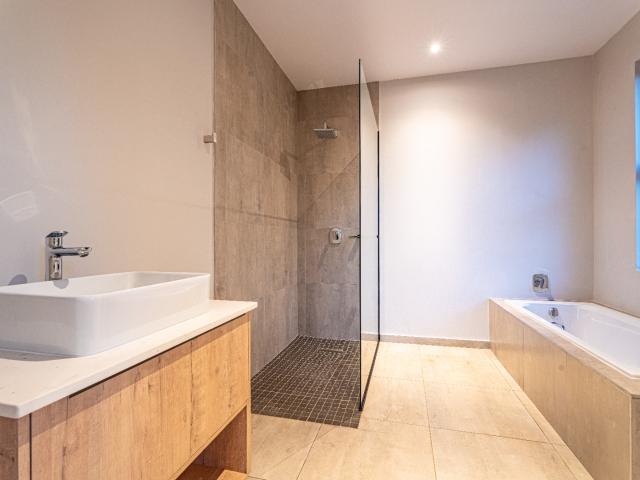 5 Bedroom House For Sale in Bedfordview