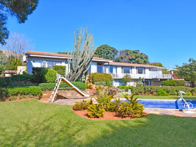 5 Bedroom House For Sale in Bedfordview