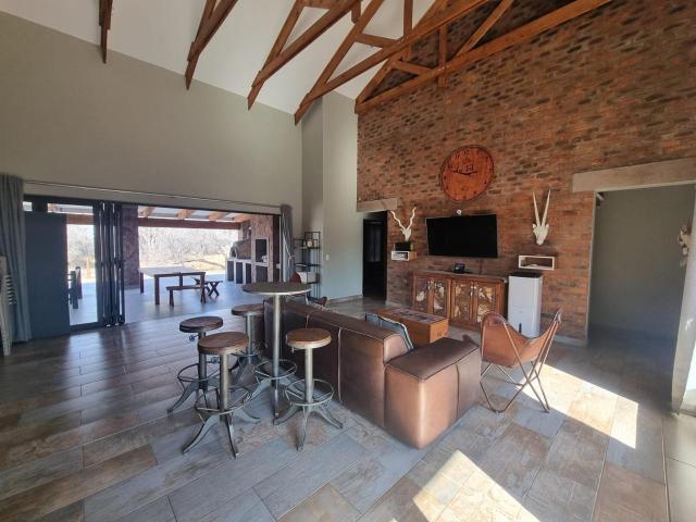 5 Bedroom House For Sale in Bela