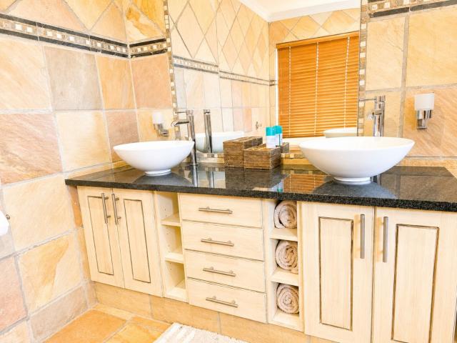 5 Bedroom House For Sale in Bela Rural