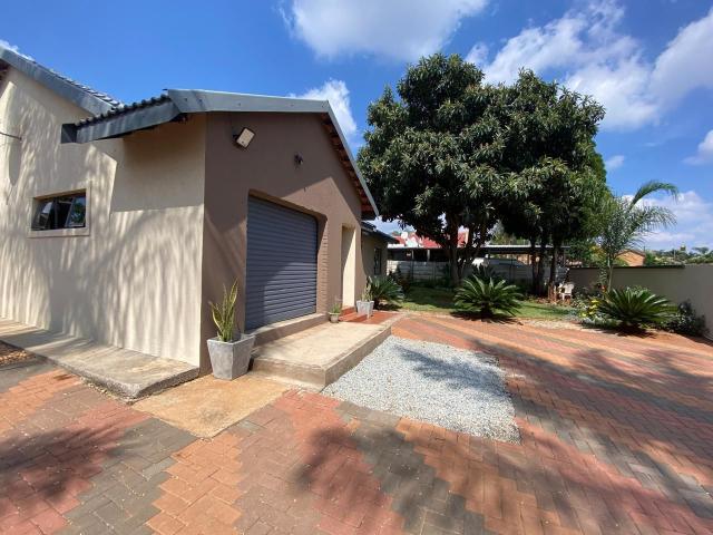 5 Bedroom House For Sale in Bendor
