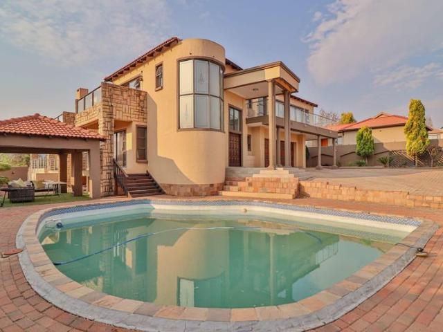 5 Bedroom House for Sale in Birdwood Estate Haartebeespoort