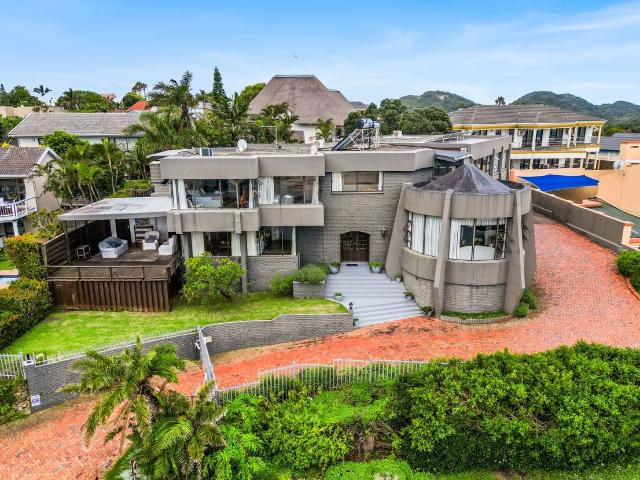 5 Bedroom House For Sale in Blue Bend