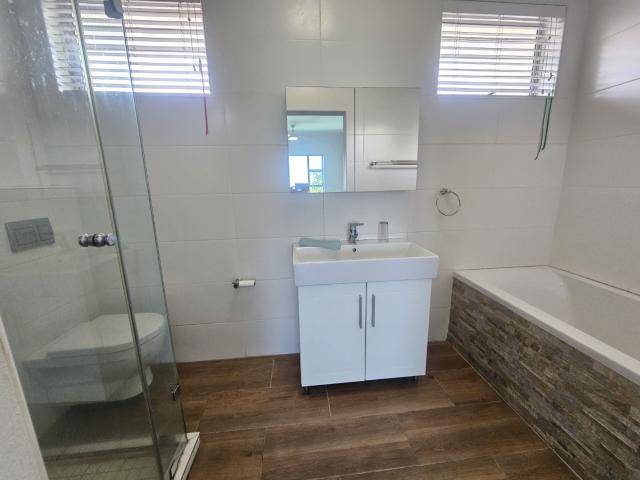 5 Bedroom House For Sale in Bluff