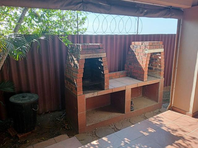 5 Bedroom House For Sale in Bluff