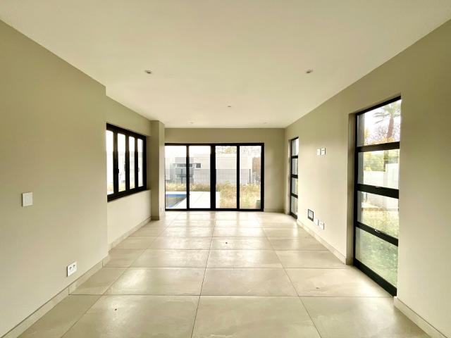5 Bedroom House For Sale in Bryanston East