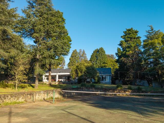 5 Bedroom House For Sale in Bryanston East