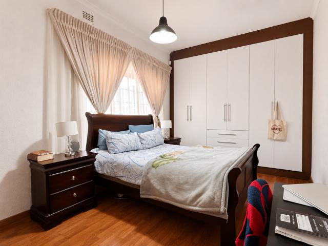 5 Bedroom House For Sale in Brackendowns