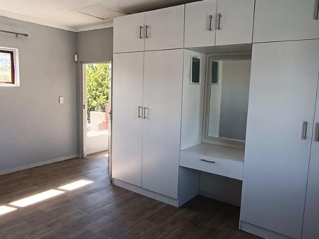 5 Bedroom house for sale in Bredasdorp
