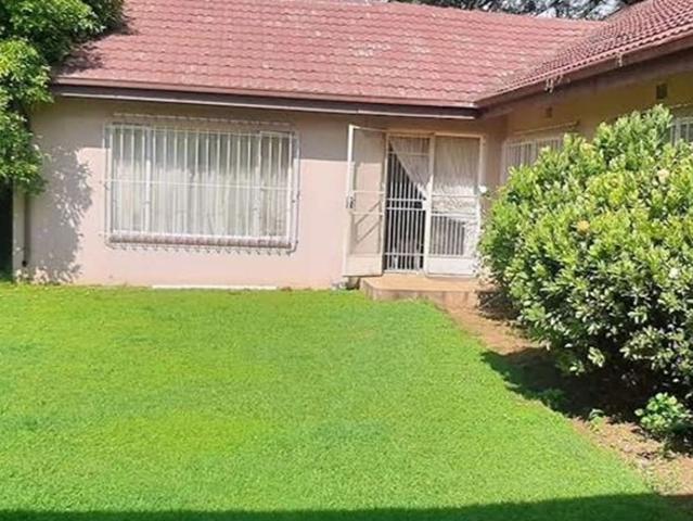 5 Bedroom House For Sale in Bredell