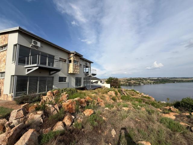 5 Bedroom House For Sale in Bronkhorstbaai