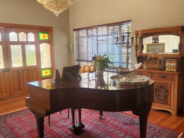 5 Bedroom House For Sale in Burgersdorp
