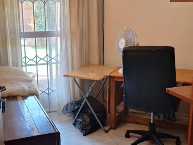 5 Bedroom House For Sale in Golf View