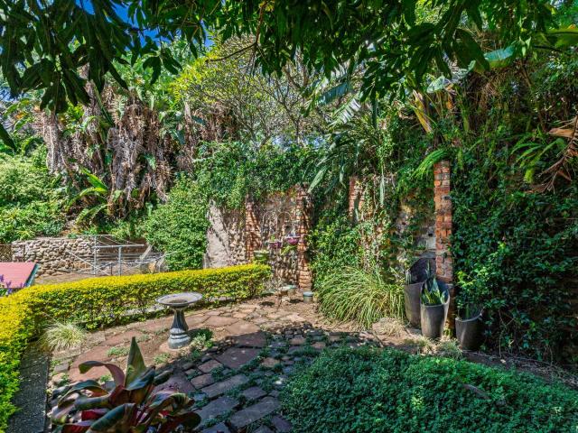 5 Bedroom House For Sale in Gonubie