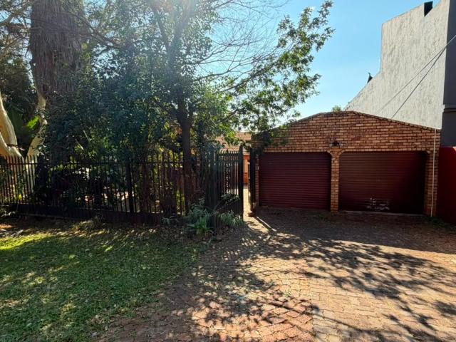 5 Bedroom House For Sale in Garsfontein