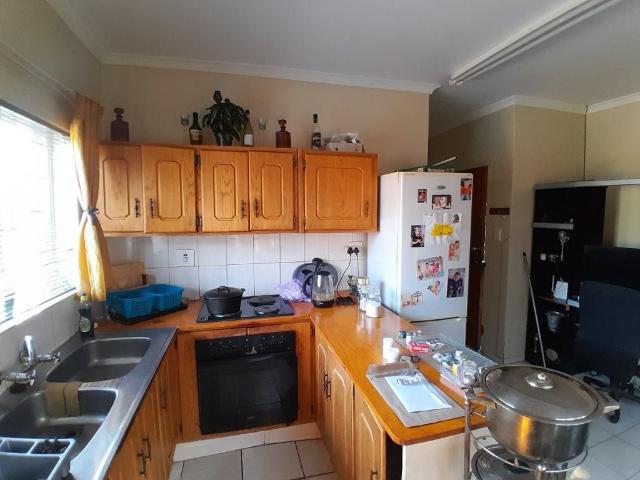 5 Bedroom House For Sale in Geelhoutpark