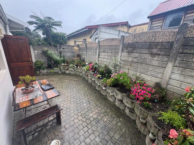 5 Bedroom House For Sale in George South