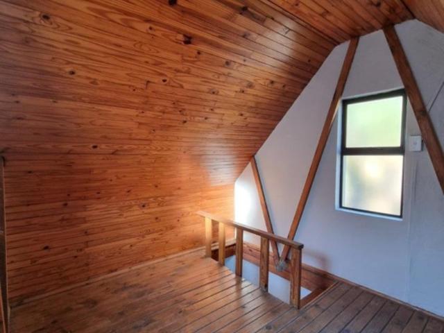 5 Bedroom House For Sale in Glen Marais