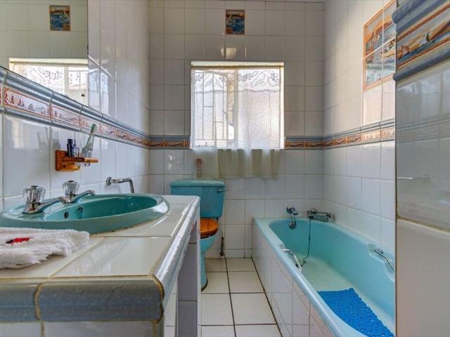 5 Bedroom House For Sale in Glen Marais