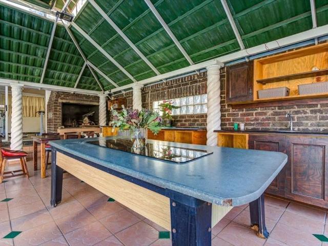 5 Bedroom House For Sale in Glen Marais