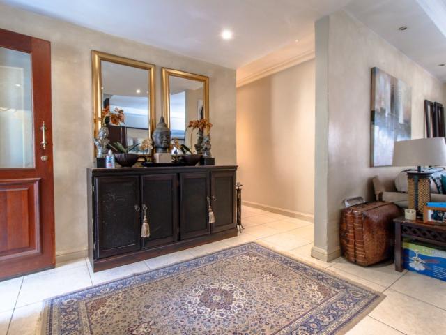 5 Bedroom House For Sale in Glenvista