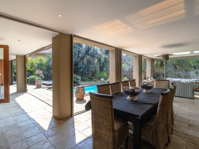 5 Bedroom House For Sale in Glenvista