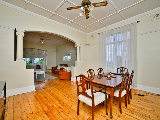 5 Bedroom House For Sale in Glenwood