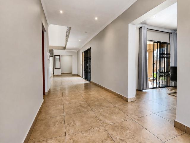 5 Bedroom House For Sale in Greenstone Hill