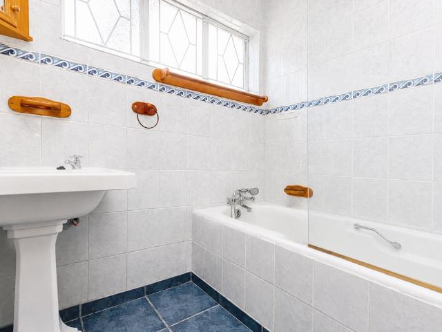 5 Bedroom House For Sale in Greymont