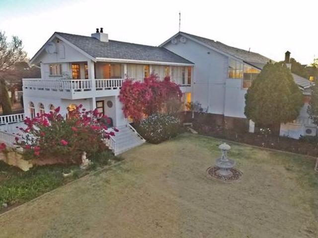 5 Bedroom House For Sale in Dan Pienaar