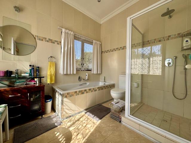 5 Bedroom House For Sale in Dan Pienaar