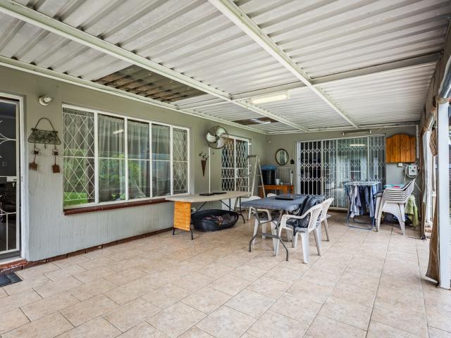 5 Bedroom House For Sale in Elarduspark