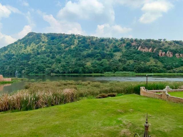 5 Bedroom House For Sale in Estate D' Afrique