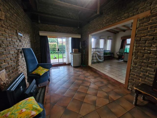 5 Bedroom House For Sale in Fochville