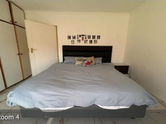 5 Bedroom House For Sale in Faerie Glen