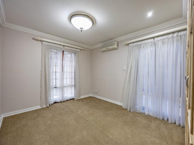 5 Bedroom House For Sale in Faerie Glen