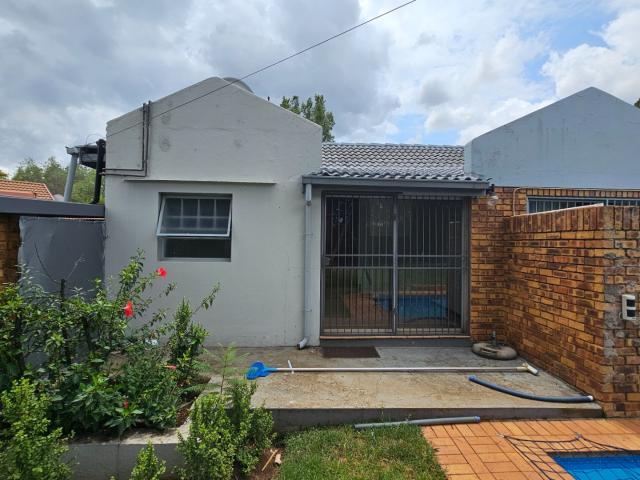 5 Bedroom House For Sale in Faerie Glen
