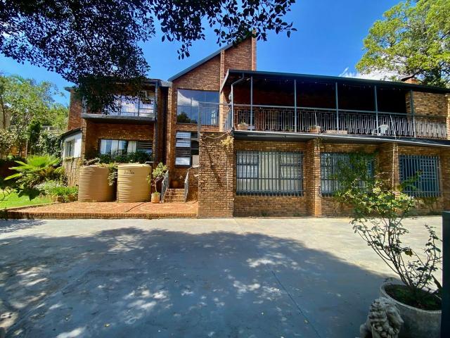 5 Bedroom House For Sale in Florauna