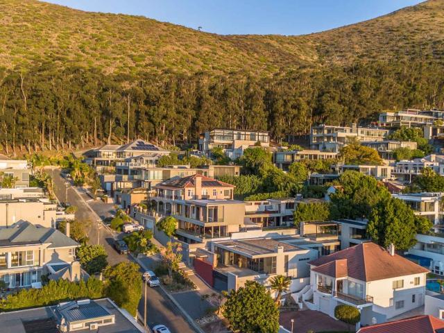 5 Bedroom House For Sale in Fresnaye