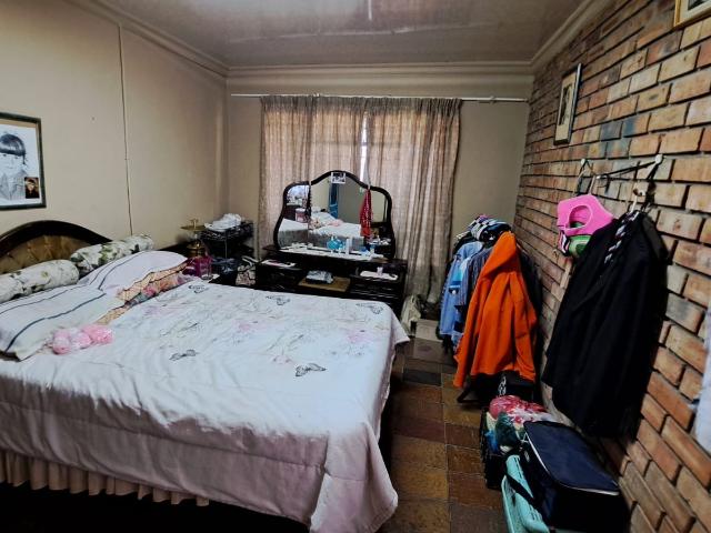 5 Bedroom House For Sale in Koster