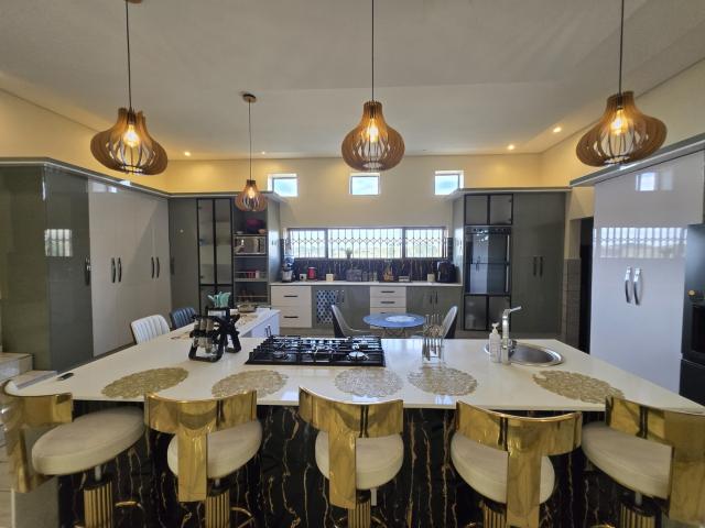 5 Bedroom House For Sale in Kaydale