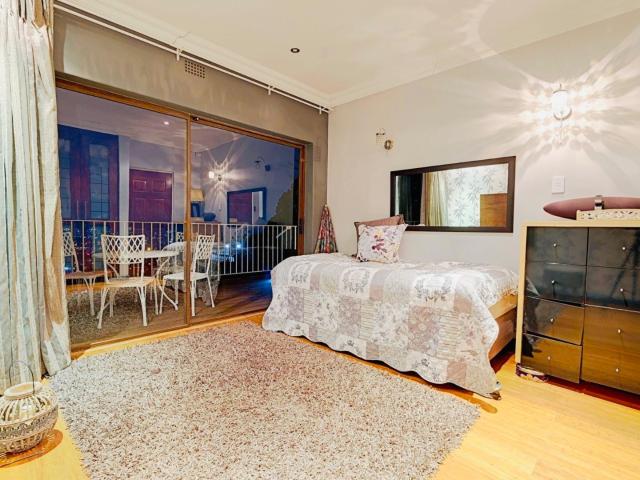 5 Bedroom House For Sale in Kensington
