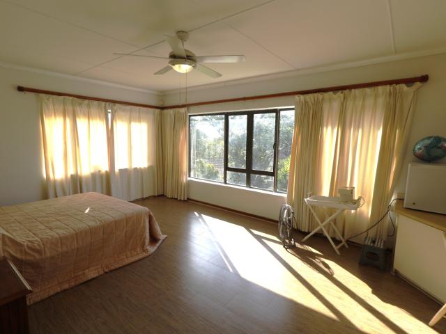5 Bedroom House For Sale in Kenton On Sea