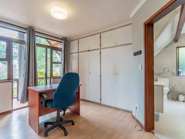 5 Bedroom House For Sale in Kloof