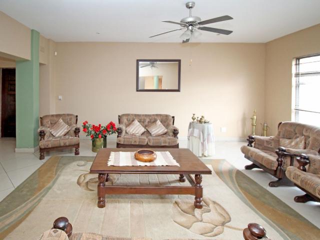6 Bedroom House For Sale in Homestead Park